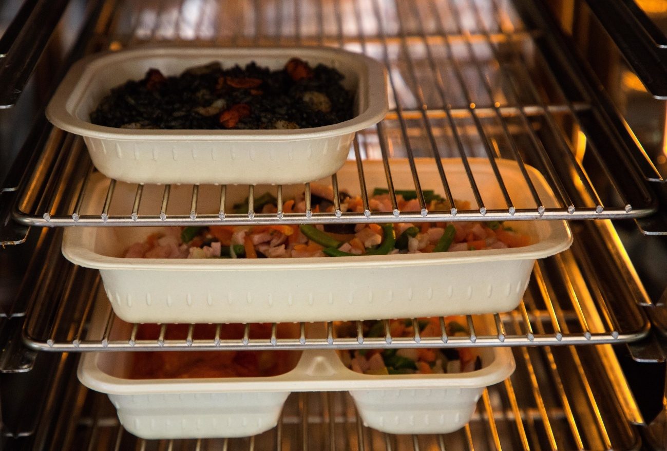 Bandejas de celulosa termoconformada compostables para alimentación